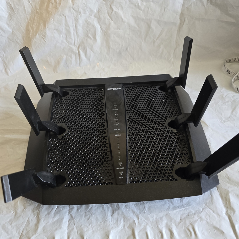 NETGEAR Black WiFi Router - Picture 1 of 7